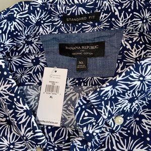 Banana Republic Men’s Daisy Button Down Shirt